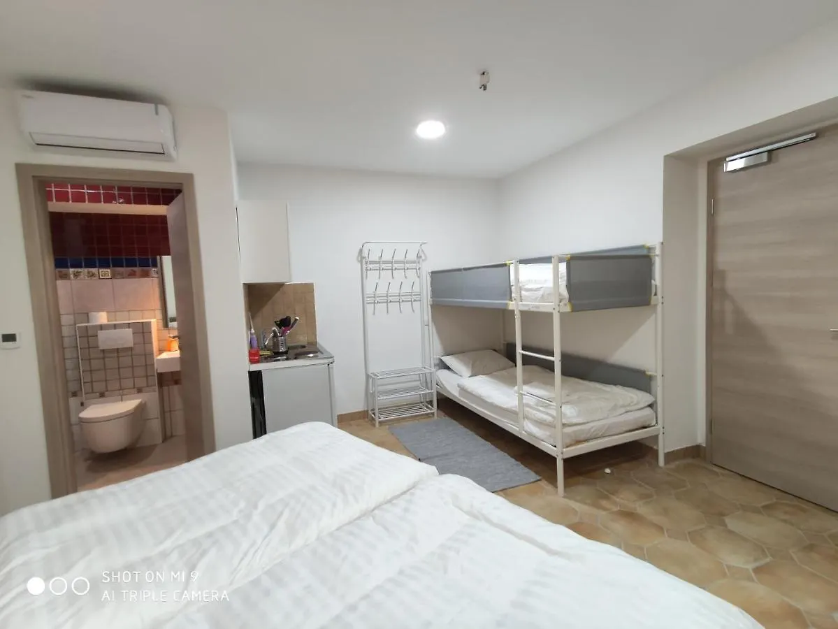 Gostinjska kuća Aparthotel Cross Street 4 Slovenia